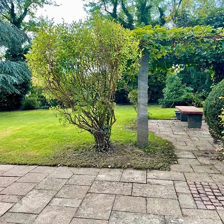 Gartenparadies Fereinhaus Fur Entspannung Oder Feierlichkeit Apartment *