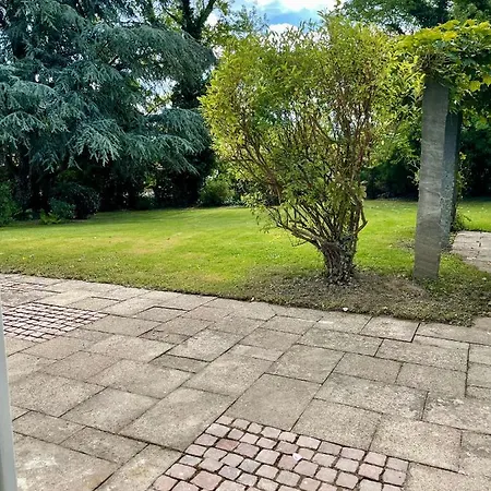 Gartenparadies Fereinhaus Fur Entspannung Oder Feierlichkeit Apartment *